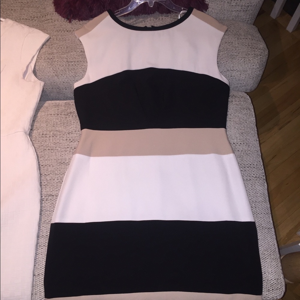 Multiple work dresses - Picture 3 of 8